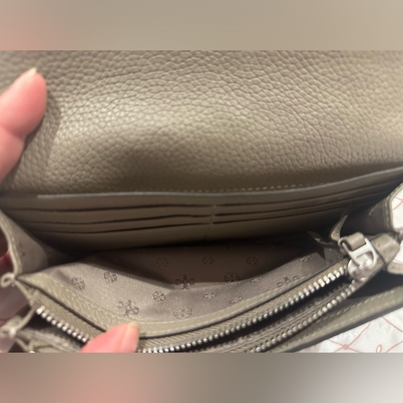 Tory Burch Britten Flap Envelope Continental Wallet Gray Heron - Picture 2 of 8